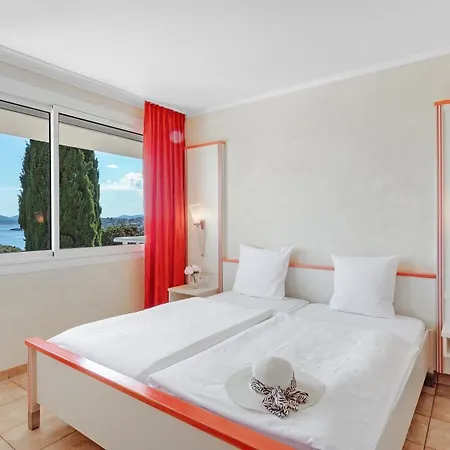 Les Tourelles Aparthotel 3*