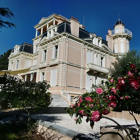 Les Tourelles Aparthotel